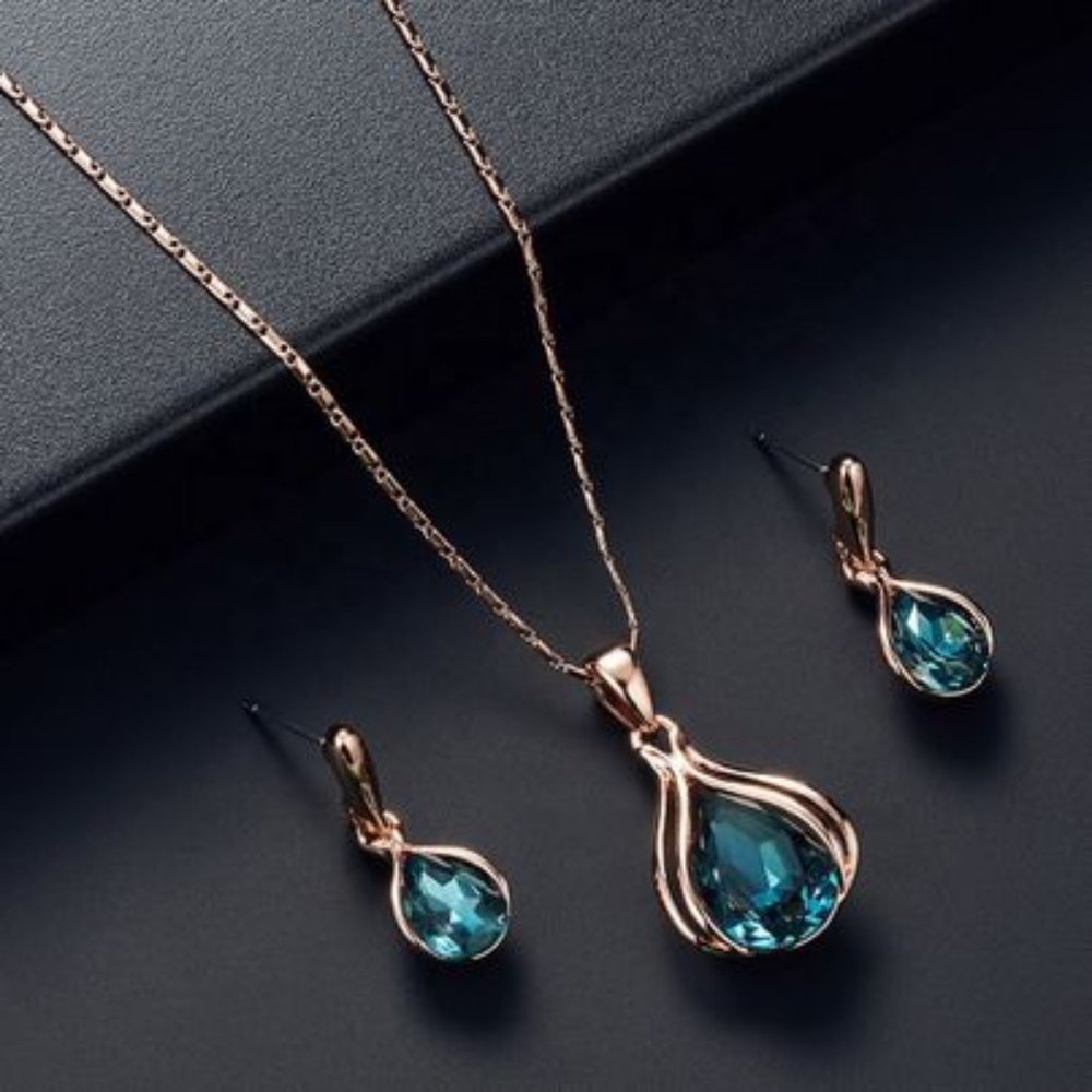 Water Drop Crystal Earring Necklace Jewelry Set for Women and Girls.